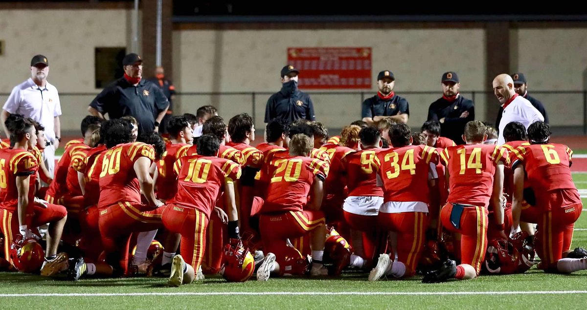 jacksonholt_14's tweet photo. This game. It creates a feeling nobody will ever understand, unless they put the pads on and strap on that helmet. Knowing you have dudes around you that have your back no matter what. All working towards the same goal. Seniors, thank you for the many memories. https://t.co/WtAZ5cOiUX