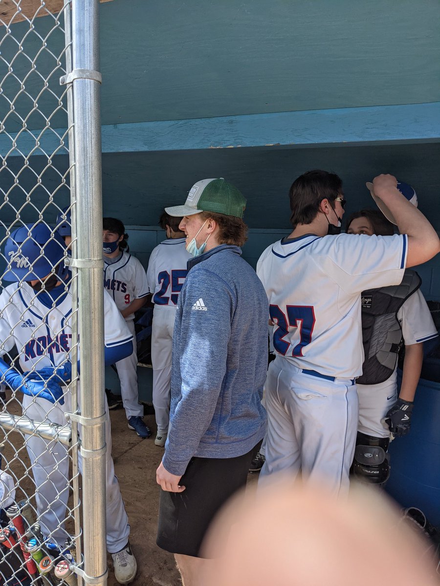 MattJNelson2's tweet photo. Senior baseball players are having fun helping out the ninth graders in Hayfield today. Great day for some baseball! https://t.co/0YH7sFQ2zu