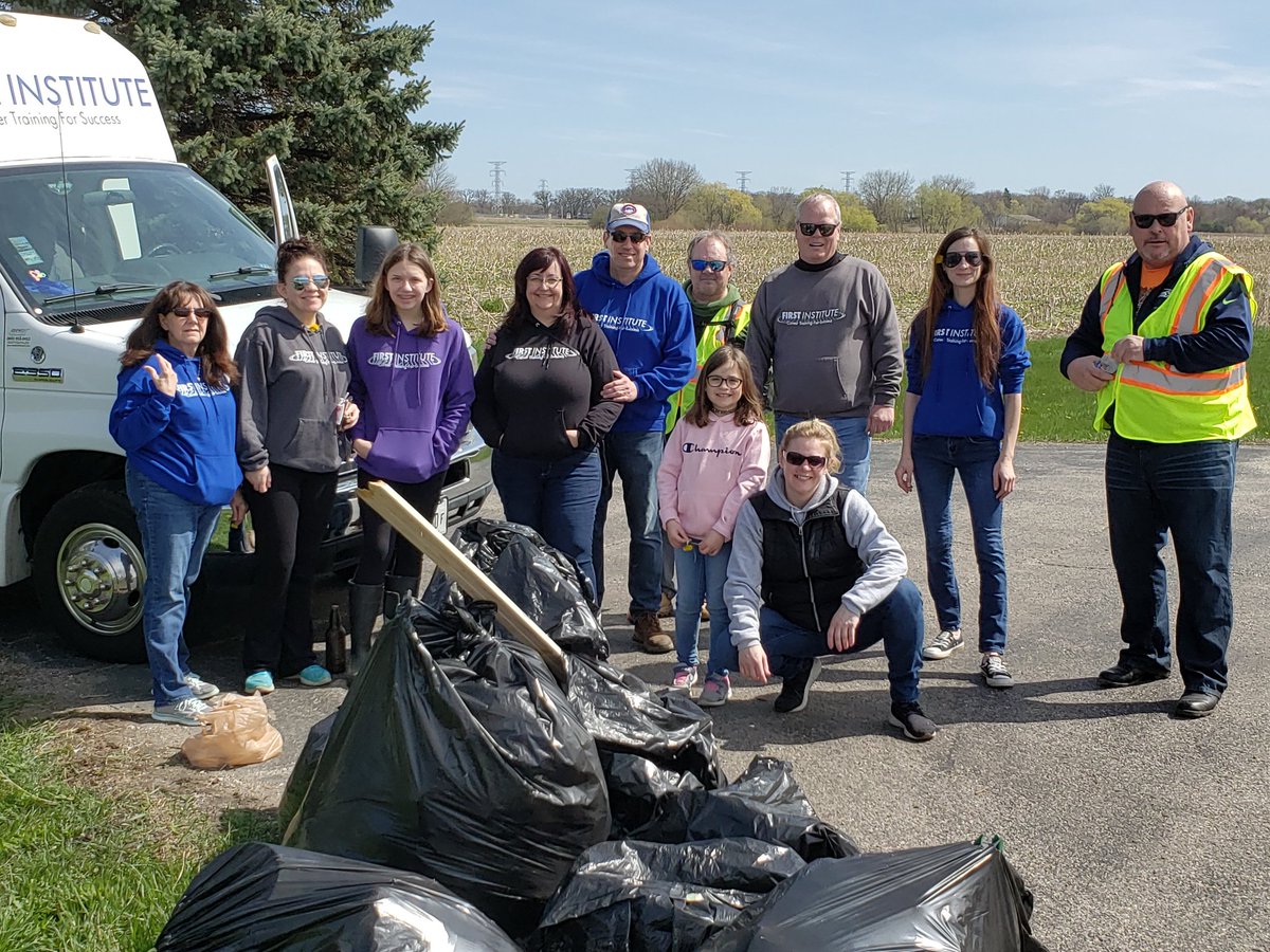 firstinstitute's tweet photo. It was a great day for the Crystal Lake Community Clean-Up and First Institute was ready for the challenge!  @crystallakechamber
#CLCorporateChallenge https://t.co/7rGYOvylX4