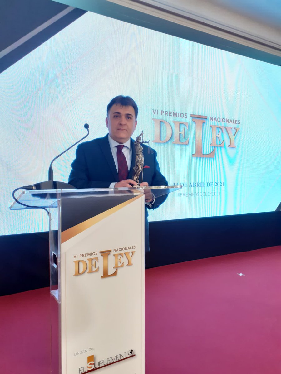 whose_ip's tweet image. Whose, Premio Nacional de Ley Siglo XXI en la especialidad de Propiedad Intelectual. Nuestro socio-director Joaquín Soler con el galardón el pasado miércoles en Madrid.