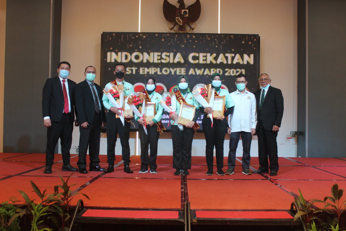 GadingSD's tweet photo. Congrats, The best employee PT BAKRI KARYA SARANA

Its amazing award for us.

#cleaningservicebatam #jasakebersihanbatam #medancleaningservice #terbaik #bestemployeeaward #cleaningservice #batam https://t.co/BJZeSJ2TVn