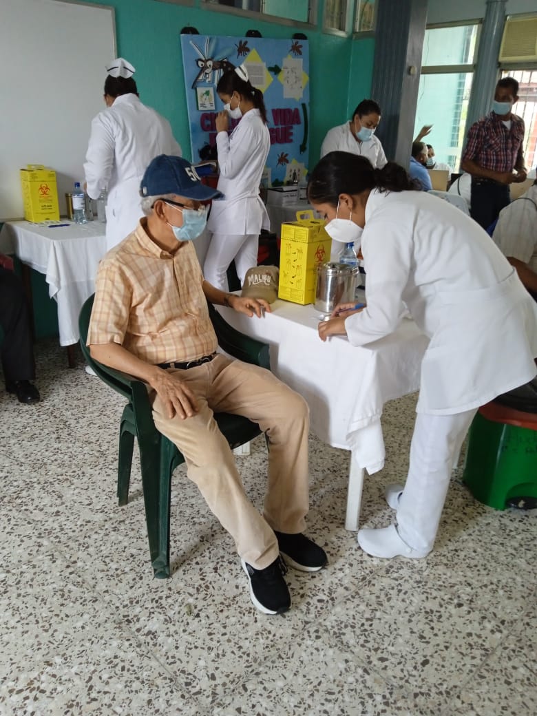 Josecalero52's tweet photo. Vacunación Voluntaria contra Covid-19 en el Distrito I de Managua.sigue con excito #17deAbril #NoPudieronNiPodran ##mansgua sandinista @MariaAdilia10 @taniasandinista @miltonyani @JudithEliz87 @NicolasMaduro @AlvaroTrejosC @YaraGmez @FloryCantoX https://t.co/KEDYVCUHxH