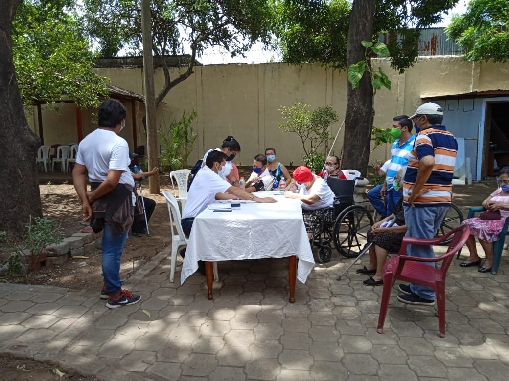 Vacunación Voluntaria contra Covid-19 en el Distrito I de Managua.sigue con excito #17deAbril #NoPudieronNiPodran ##mansgua sandinista <a href="/MariaAdilia10/">Maria Adilia</a> <a href="/taniasandinista/">TaniaSandinista</a> <a href="/miltonyani/">Milton S.</a> <a href="/JudithEliz87/">Judith87</a> <a href="/NicolasMaduro/">Nicolás Maduro</a> <a href="/AlvaroTrejosC/">Alvaro</a> <a href="/YaraGmez/">Yara 🇳🇮</a> <a href="/FloryCantoX/">Flor y Canto 🇳🇮</a>