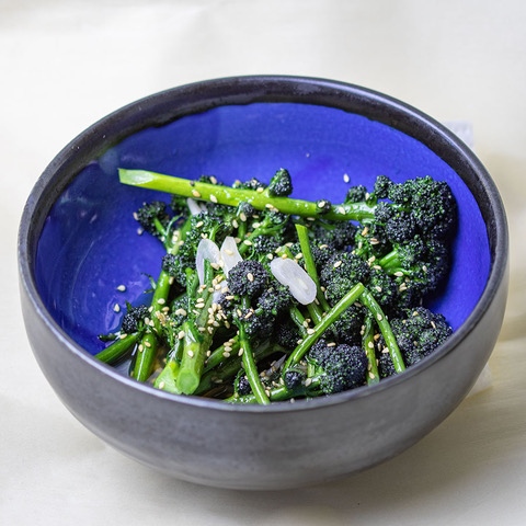 westcoastseeds's tweet photo. Recipe Time: Purple Sprouting Broccoli with Garlic &amp; Sesame

A simple and delicious vegan recipe that can be served as a side dish or main for two for the perfect spring lunch.

You'll find the full recipe here:
https://t.co/r3WLcjU85z

#WestCoastSeeds #purplebroccoli #recipe https://t.co/JpFTNcHkpn