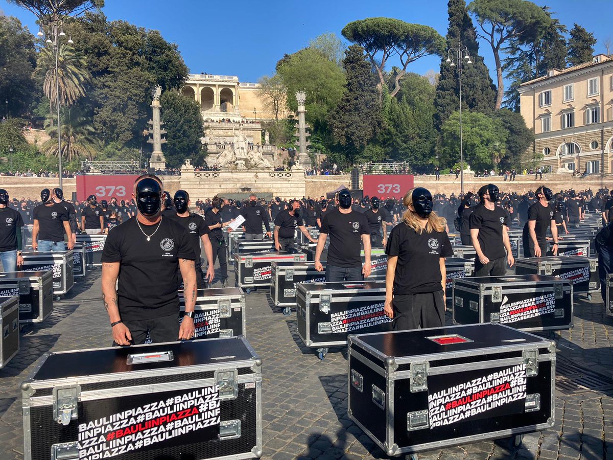 DanieleMignardi's tweet photo. La carica dei 1000 🙌🏻
Bauli in Piazza a Roma 
#bauliinpiazza #wemakeevents #noifacciamoeventi https://t.co/eoofacvWRq