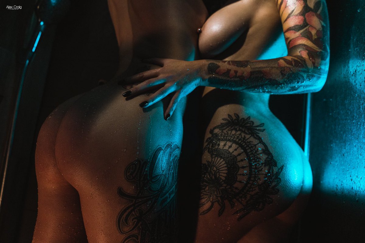 Cerizvodka's tweet photo. Boom 💣 
@haine_hell x @AlexcraigPhoto 

#duo #girls #lesbian #shower #inkedgirls #tattoo #suicidegirl https://t.co/ieJFyWaW6f