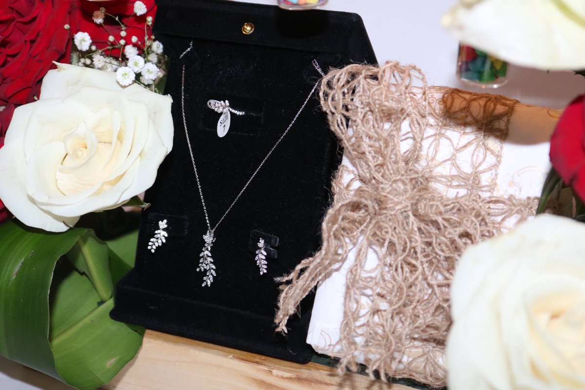 HdayaOnline's tweet photo. لك أنتِ🌹.. #هدايا #هدية #رمضان #ور #بوكية #عطر #شوكلاتة https://t.co/pas7HRDO73