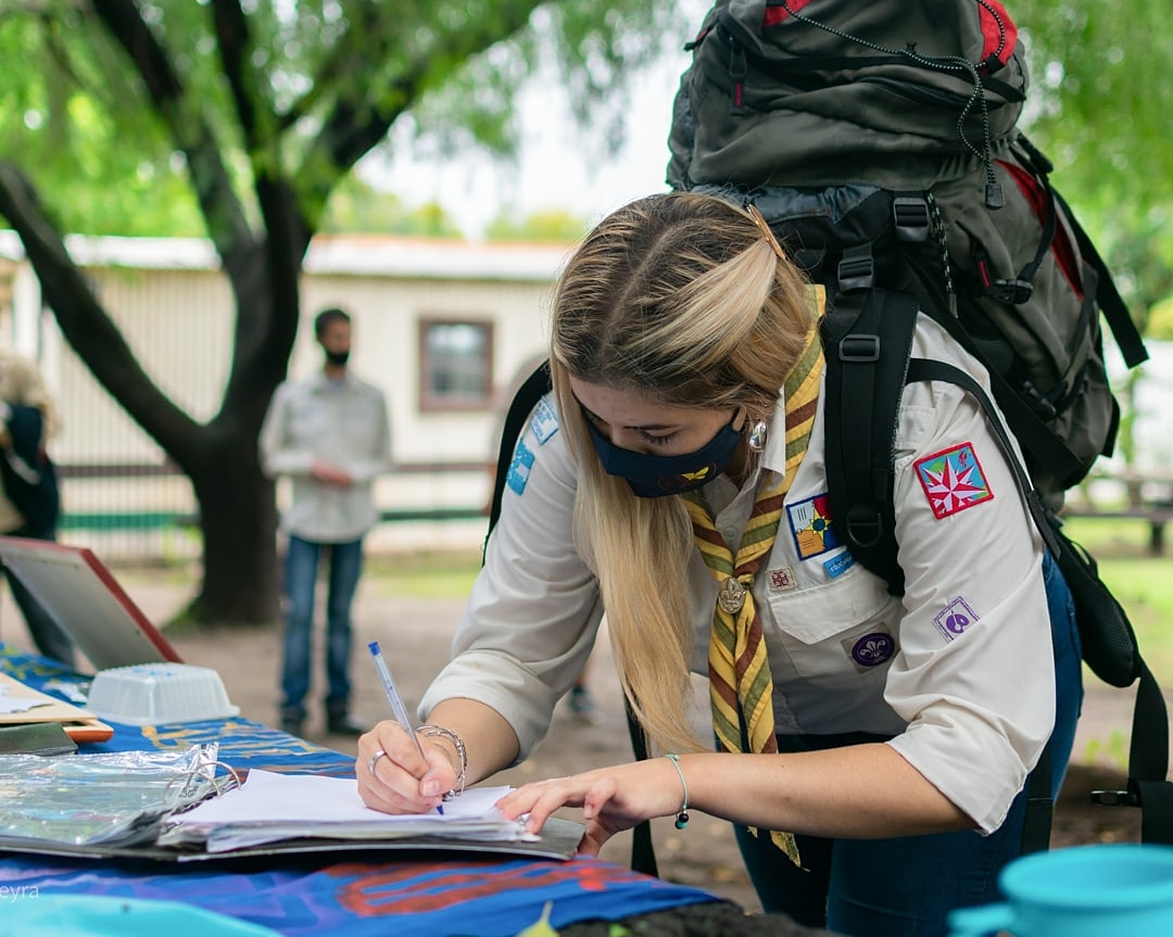 ScoutsArgentina's tweet photo. ¡Hoy es sábado Scout! ⚜️

Grupos de todo el país disfrutan de sus actividades scouts presenciales al aire libre con todos los cuidados y recaudos necesarios. ¡Qué lindo es volver!

#LiderandoElPresente https://t.co/q4dArEqcey