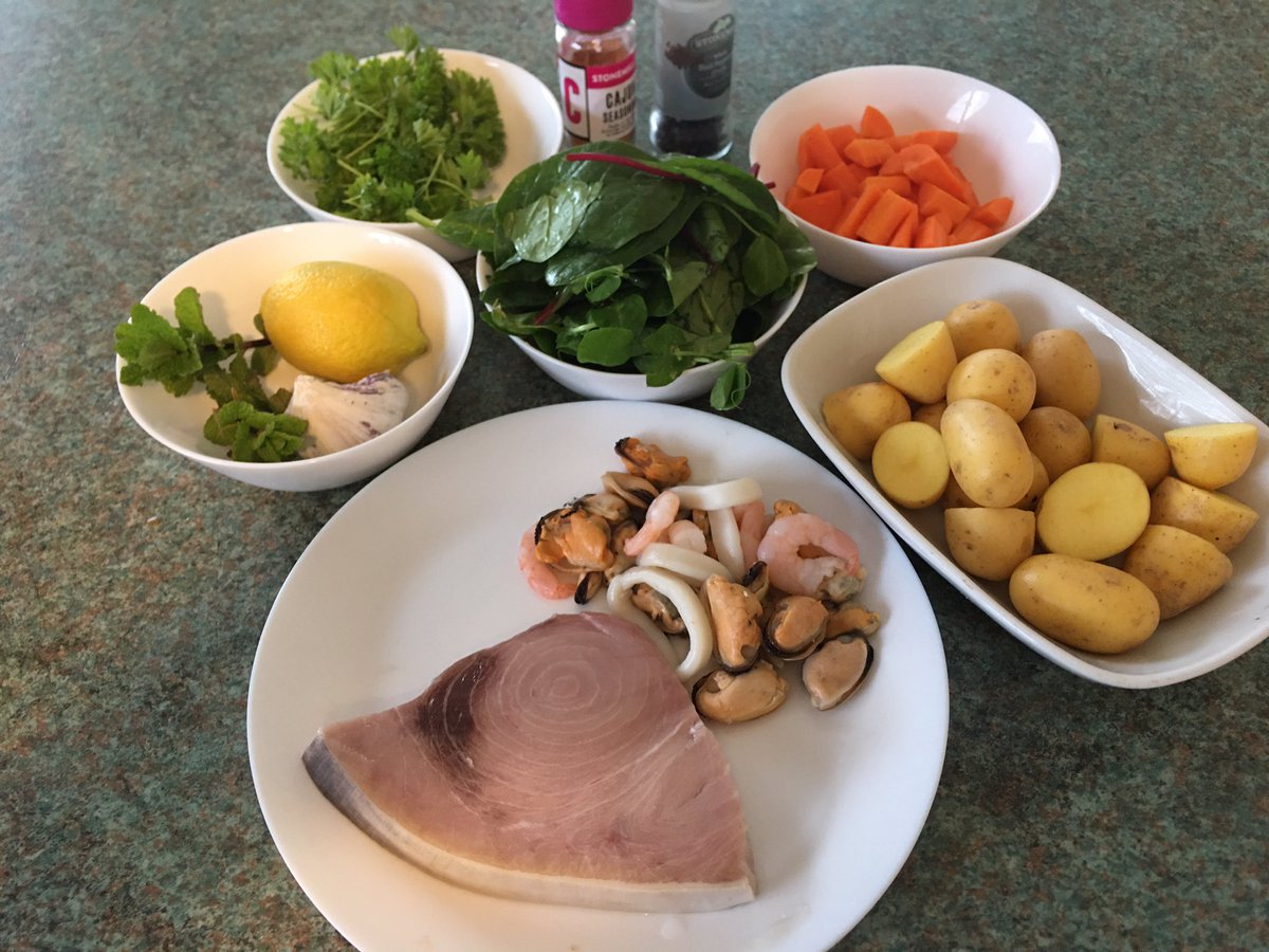 CiaranALynch's tweet photo. Tonight’s #lockdownlockin #lockdowndining .. #Howitstarted #Howitfinished .. Cajun crusted Swordfish on a bed of tossed garlic buttered shellfish &amp; spinach and pea shoots served with baby potatoes &amp; carrots basted in fresh mint &amp; black pepper @EnglishMarket @pattheenglishm1 https://t.co/vKm6xxwZUt