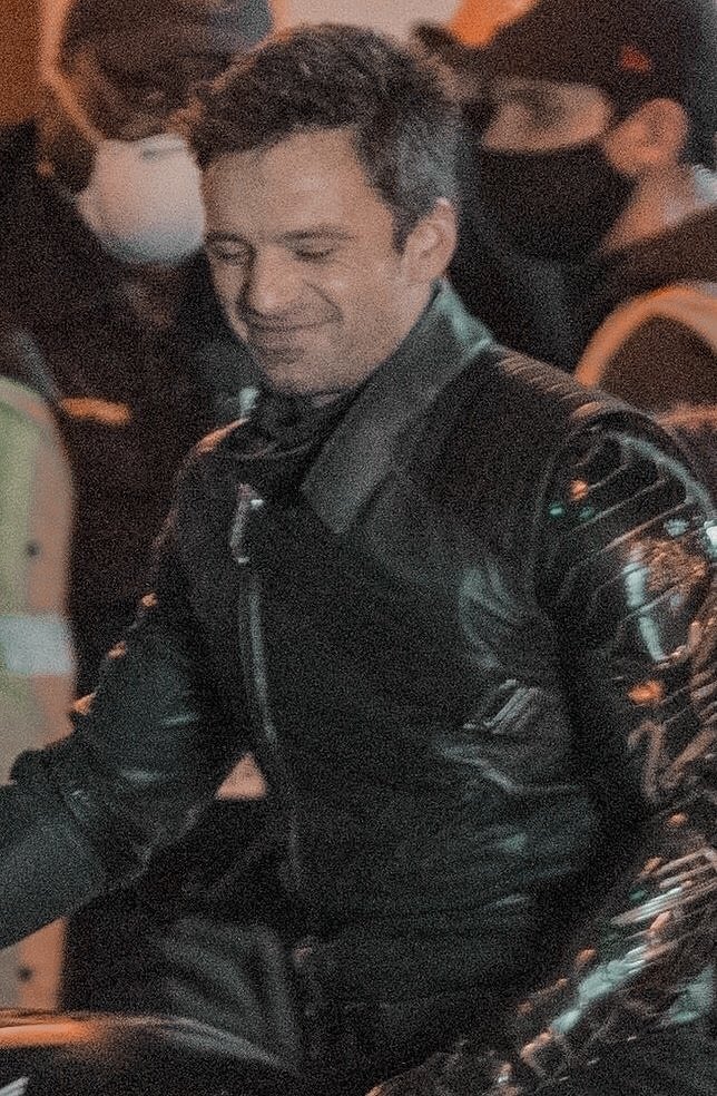 。　☆ 。　   ☆。　   ☆ ☆。　＼　　 ｜　　  ／。　☆     if sebastian stan is       your comfort person           open this  ☆。　／　  ｜　　＼。　☆ 。　 ☆。 　　 。　　☆。