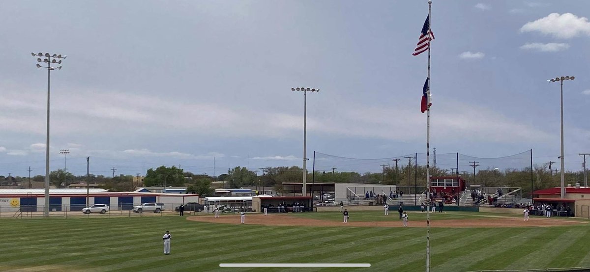 from Kasee Martinez 

Out in Brownfield, the Cubs/Muleshoe baseball game was in the 5th inning when the players halted the action and put their hands on their hearts because right next door they heard the National Anthem was playing before the Lady Cubs softball game!

Incredible