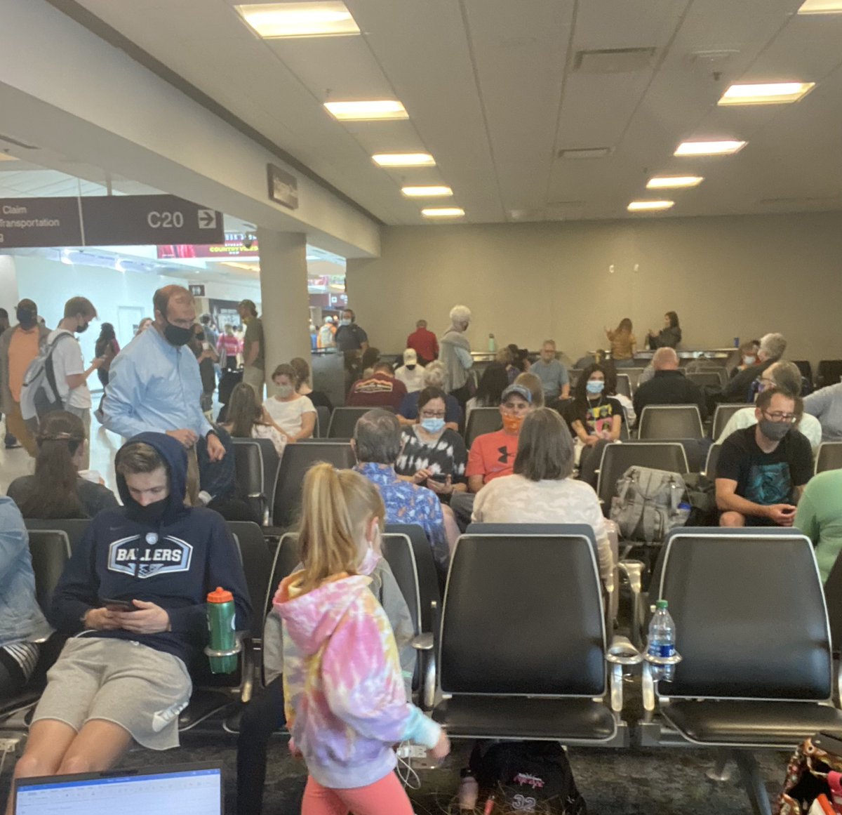 MbrownRetrodiva's tweet photo. Finally was able to get a car back home. Check out how packed the airport was. #BNA #Nashville I would not be flying if it wasn’t for a family emergency. https://t.co/mkKlm6TZ3z
