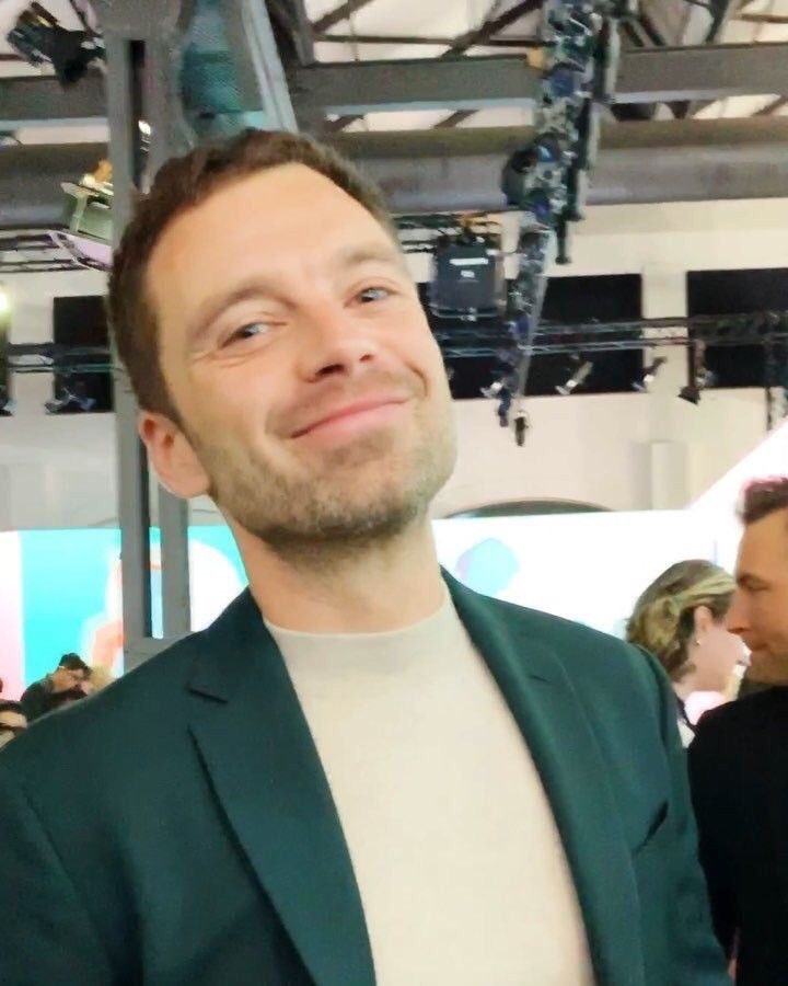 。　☆ 。　   ☆。　   ☆ ☆。　＼　　 ｜　　  ／。　☆     if sebastian stan is       your comfort person           open this  ☆。　／　  ｜　　＼。　☆ 。　 ☆。 　　 。　　☆。