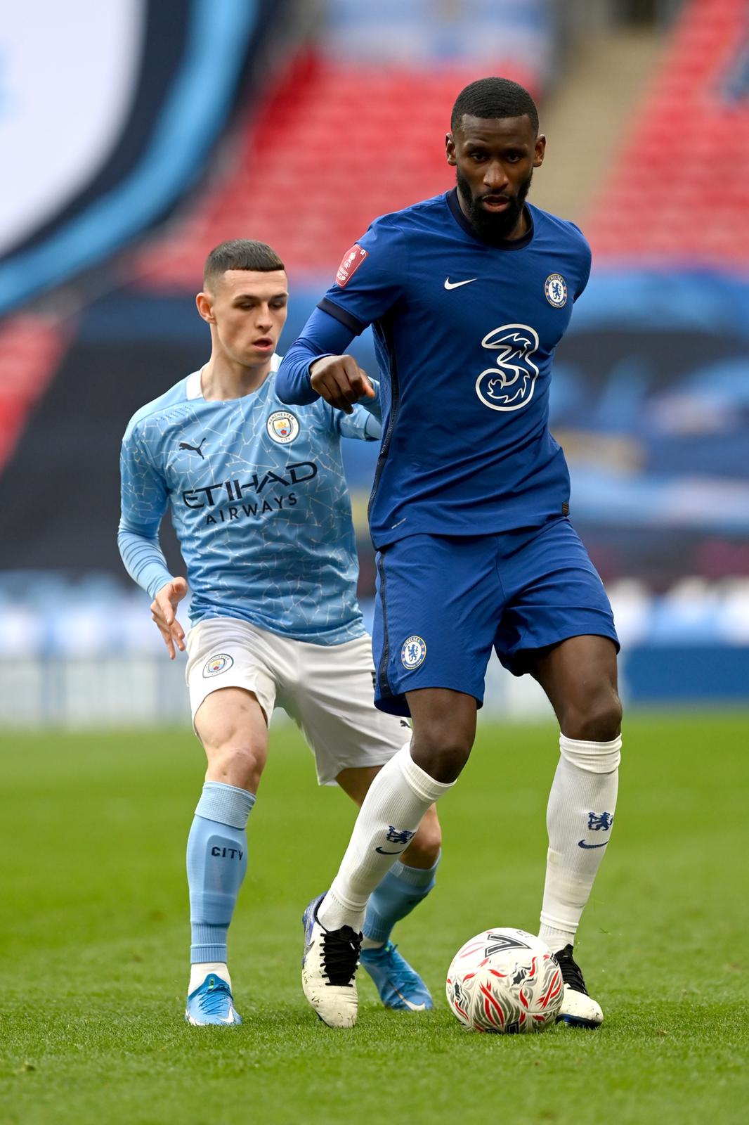 Rüdiger faz dois gols de cabeça, e Chelsea arranca empate com Leicester  fora de casa, futebol inglês