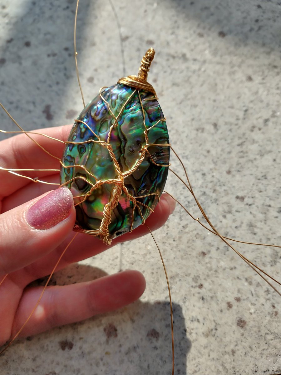 RzlStores's tweet photo. 🌺Been busy making this abalone shell tree of life wire wrap pendant,just adding some final touches. Lots of jewellery designs available in my Etsy shop 🌺 #jewellery #shopsmall #etsyshop #fashion
#giftideas
Hope everyone has a happy sunny weekend🥰

🌿https://t.co/hg4PWqKhvl🌿 https://t.co/qZ27NlvZ56