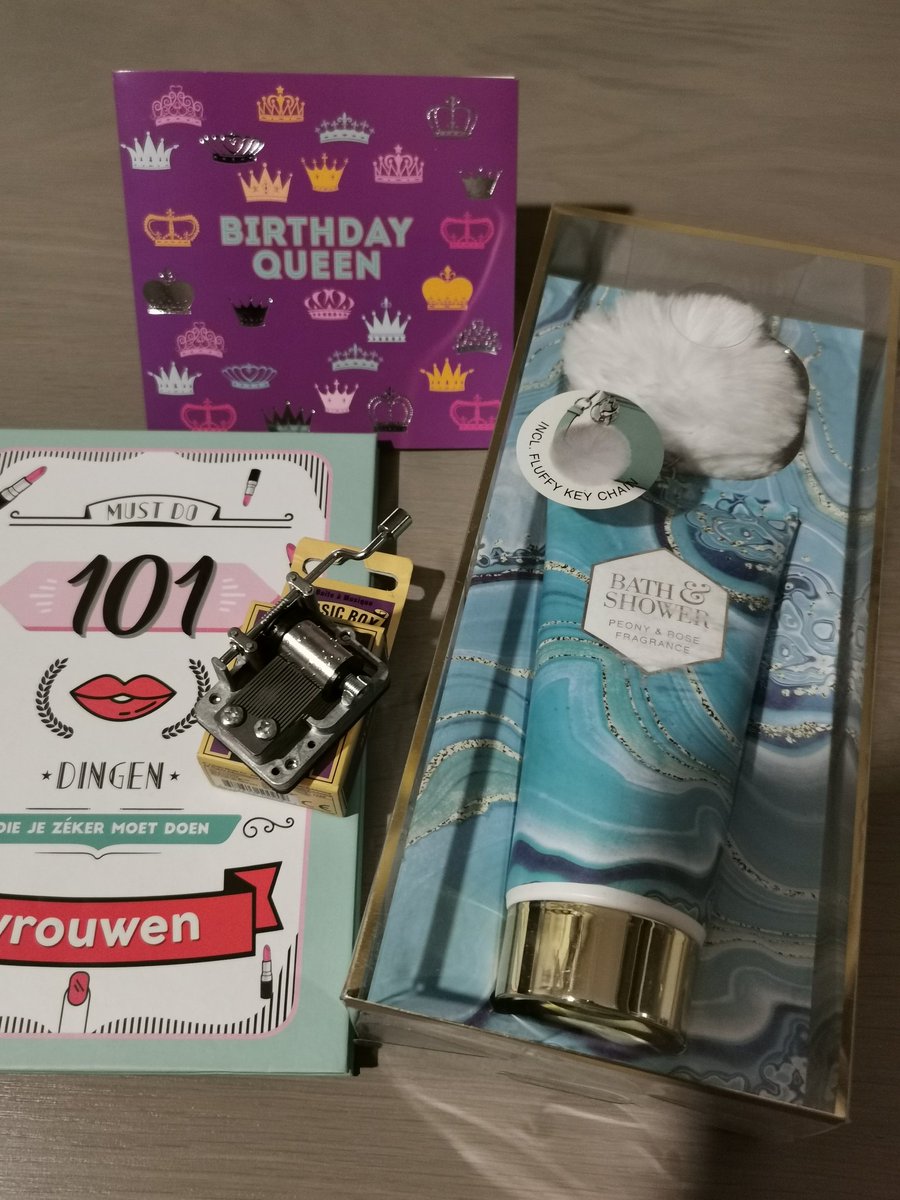 Lieve cadeautjes gekregen van mijn dochter voor mijn verjaardag, van 15 april. Zo lief van haar.