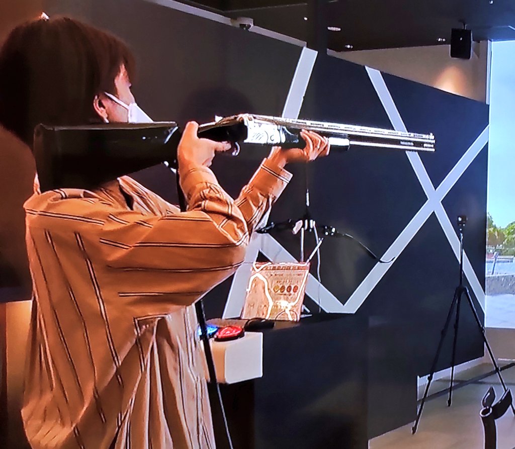 シューイチにてデジタルクレー射撃が取り上げられ女性アナウンサーが 例の構え でプレイしてしまって大爆笑 しかし結果は Togetter