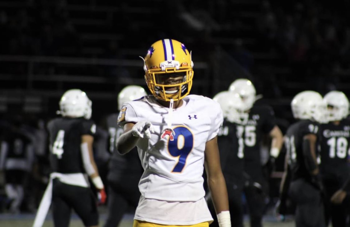 Kingston Lopa
6’3 150 lbs 
CO’ 24 3.0 gpa 
Great feet can play man to man hard hitting aggressive ballhawk...

Better come get him NOW!!!