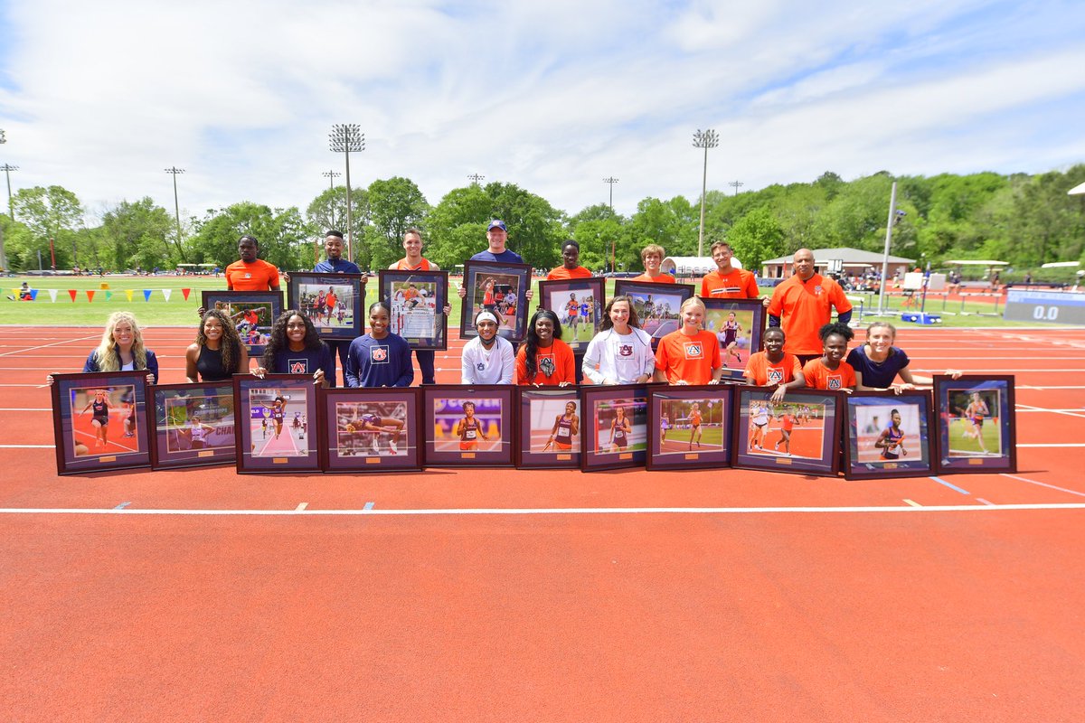 AuburnTFXC's tweet image. Thank you seniors!!! 🧡💙

#WarEagle #AuburnFamily