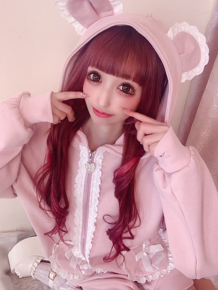 GiTec's tweet photo. pinkのクマパーカーラスイチまだ109あるよ♡✨今の時期羽織にもなるので超便利💁‍♀️💕¥9.790-♪
#109春コレ https://t.co/DvOMIqzDwO