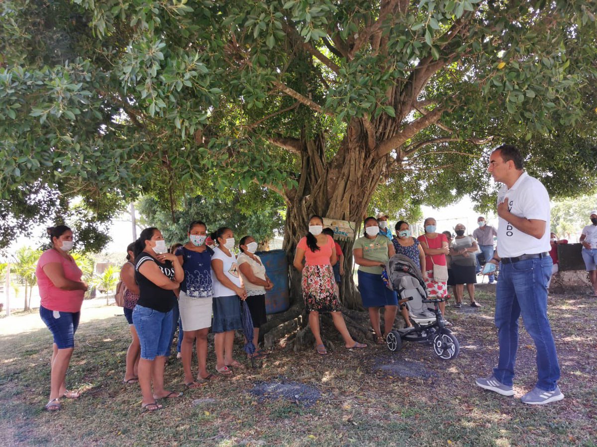 Seguimos recorriendo las comunidades, en #Reforma, #AltosDeSevilla y #RioVerde donde platicamos sus inquietudes y necesidades.

Abanderaré sus causas para que se atiendan… hay mucho por mejorar... 🤝

#VaPorElSur #VaPorMéxico 🇲🇽 #QuintanaRoo
