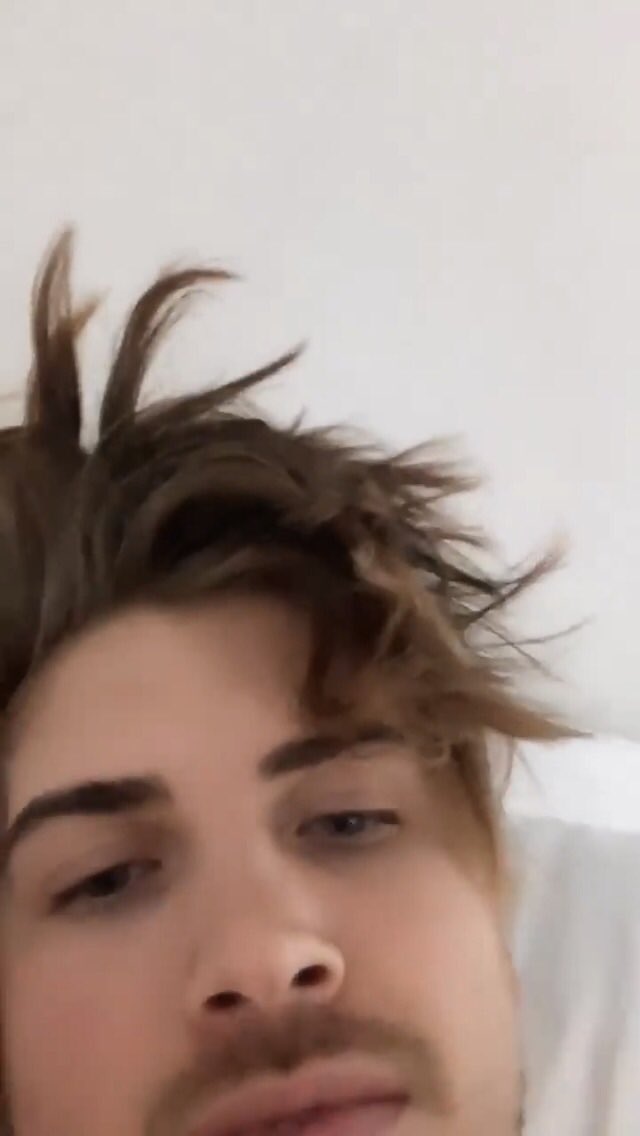 JoeyGraceffa's tweet photo. what my phone sees when i'm waiting for it to stop ringing so I can text and ask why they called https://t.co/3u34n7J8S5