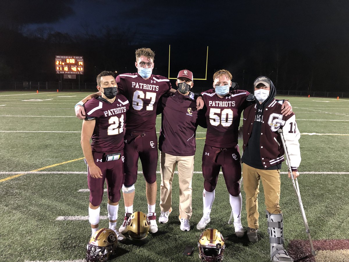 Captains <a href="/Eddie_Jelin/">Eddie Jelin</a> @jamesMalo2021 <a href="/tom_grehan/">Tom Grehan</a> &amp; Charlie Robichaud with <a href="/CoachReed_CCFB/">Josh Reed</a>