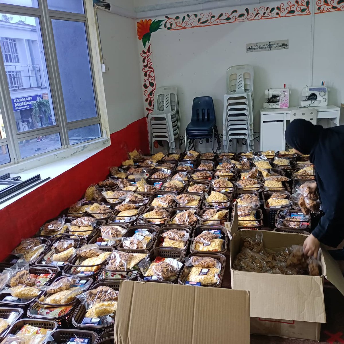 SWAMorg's tweet image. Yesterday @SWAM93971184 we distributed Ramadan food groceries, women scarves and baby items for 200 of our women members. Thank you donors you know yourselves ❤️
Also we thank everyone helped, volunteered packed, delivered and distributed.