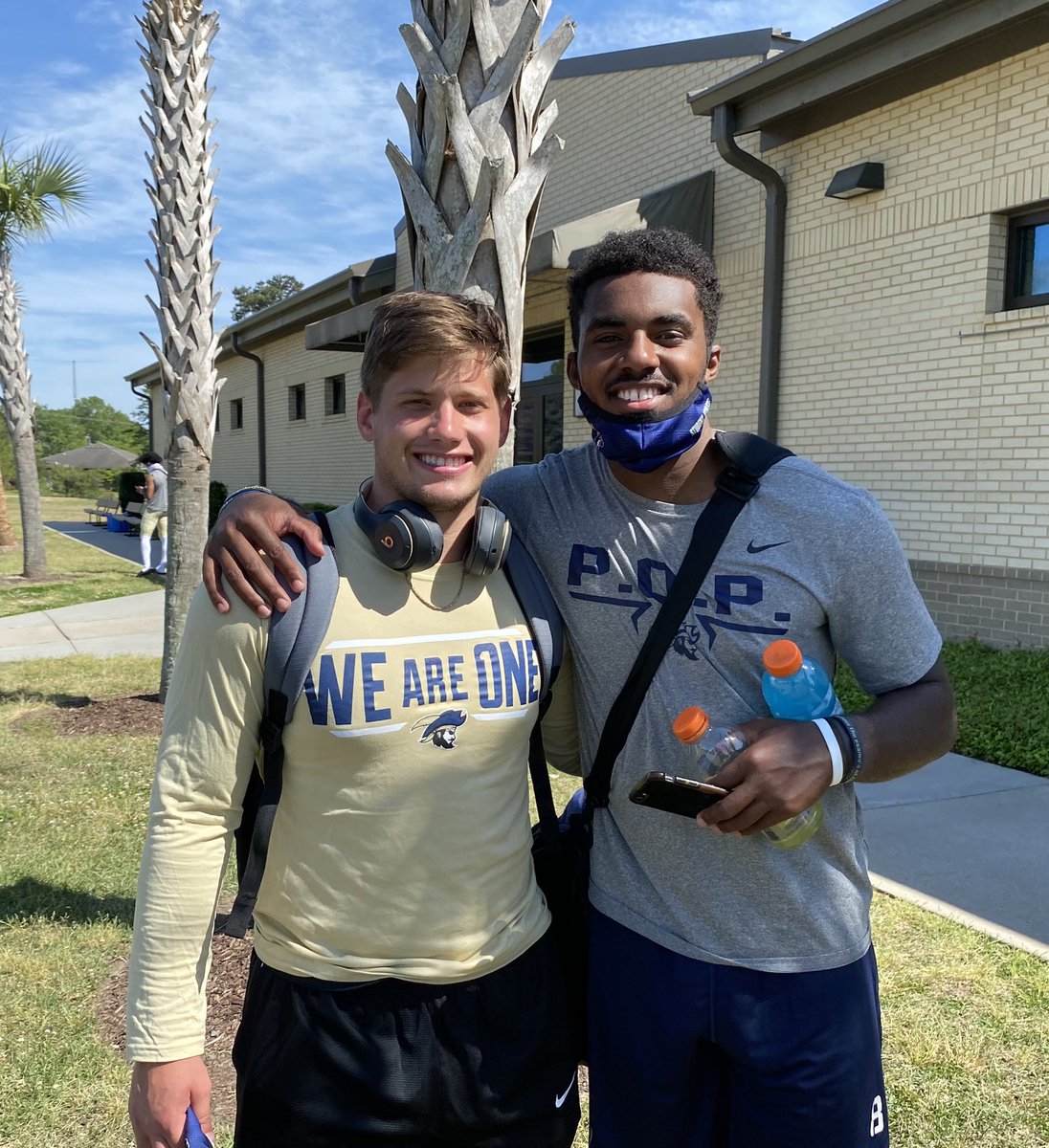 StevenUsry's tweet photo. 2020 @CSUFB Season Complete!! Thankful for friends/teammates for LIFE!! Go Bucs! @usryalex @Jearl_DB3 @The_9Kidd @JackCham08 @coachdpadilla https://t.co/lXi1JvfUNs