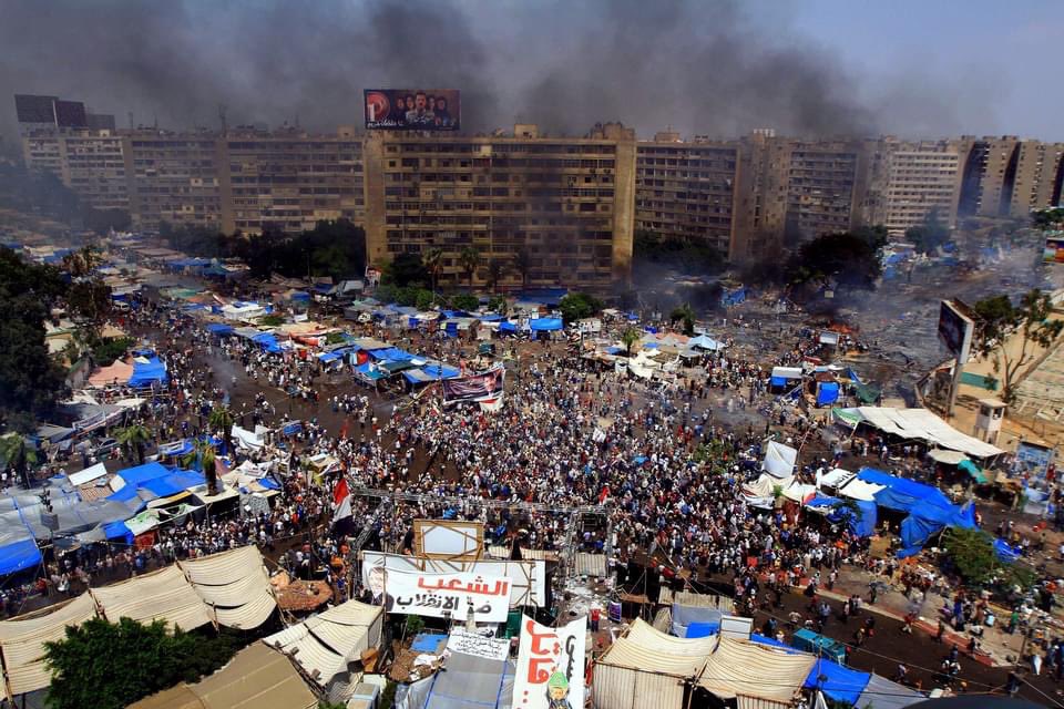 OmarElnasharty2's tweet photo. اكبر مذبحة ف تاريخ مصر الحديث ومهما كان الخلاف سياسي فهم مسلمون ومصريون رحمكم الله واسكنكم فسيح جناته من يرضي بذالك لايوجد لديه قدر من الإنسانيه من لا يَرحم لا يُرحم
#رابعه https://t.co/BiNOrLhvkL