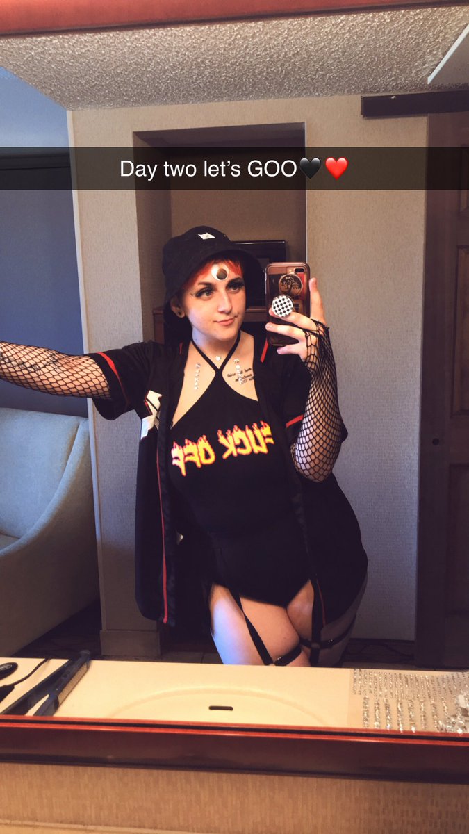C_Richards10's tweet photo. Day two, let’s get weird yall🥴❤️🖤 https://t.co/nq1zPoDXNv