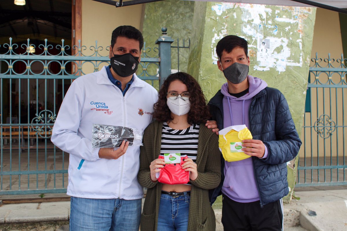 FarmasolEp's tweet photo. ... Presentamos los nuevos productos que estarán en nuestras farmacias y jugamos con los niños y niñas de la comunidad.

💜 Siempre presentes donde nos necesites, porque #FarmasolTeQuiereBien.
#CuencaUnida
@MunicipioCuenca 
@pedropalaciosu 
@GelWear 
(3/3) https://t.co/k4AyCMzmtm
