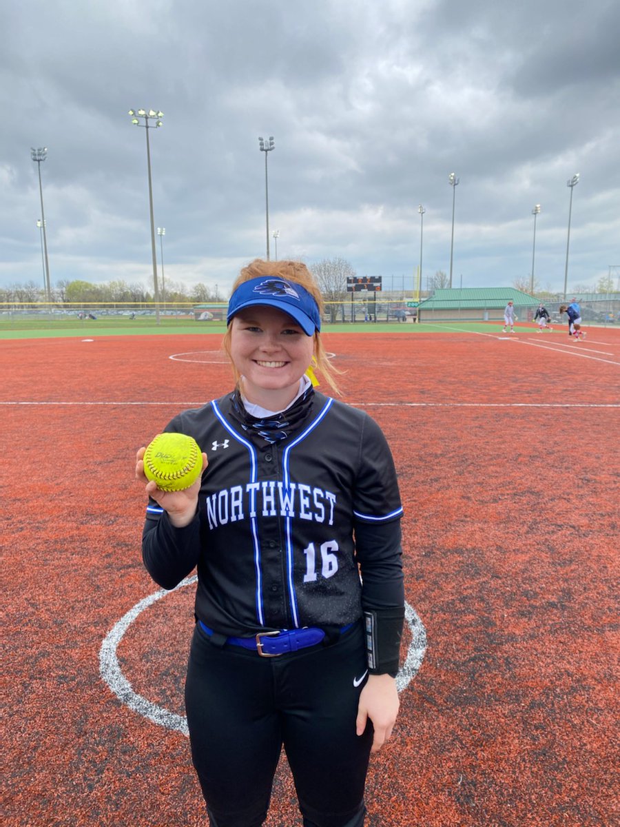 onwsoftball's tweet image. Huge game for @White8Paige as she capped off a career day with a 3-run walkoff home run against St Thomas Aquinas today! Paige was 4-4 with a double, a HR, &amp;amp; 6 RBI! Great job! 🥎💙💣💙🥎