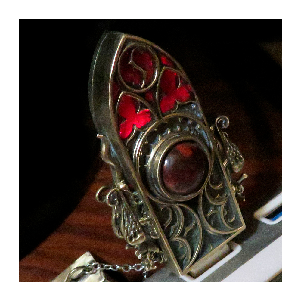 //НОВОСТИ /29227 Готическая флешка с драконами и камнем - flash-brand.ru/news/articles/… #флешкиоптом #flashbrand