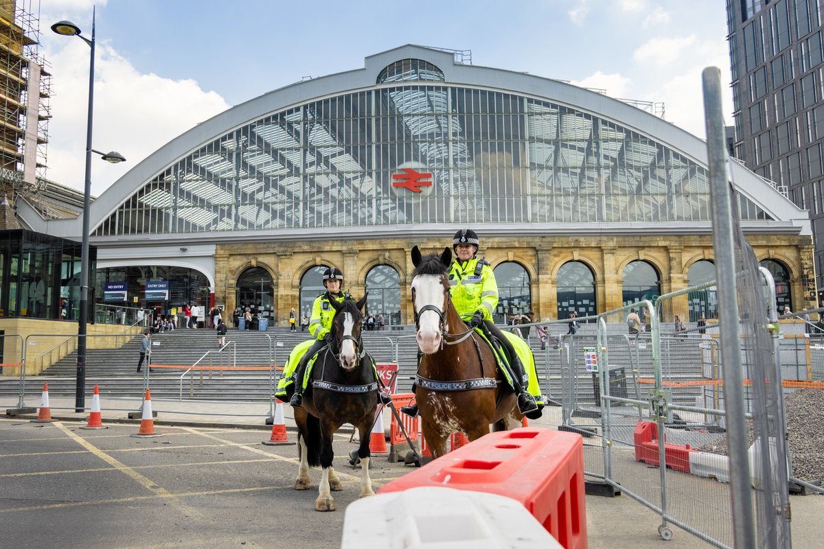 JamesBastable's tweet photo. @MerPolMounted great to photograph you today! #Liverpool https://t.co/jz8JKfCfa7