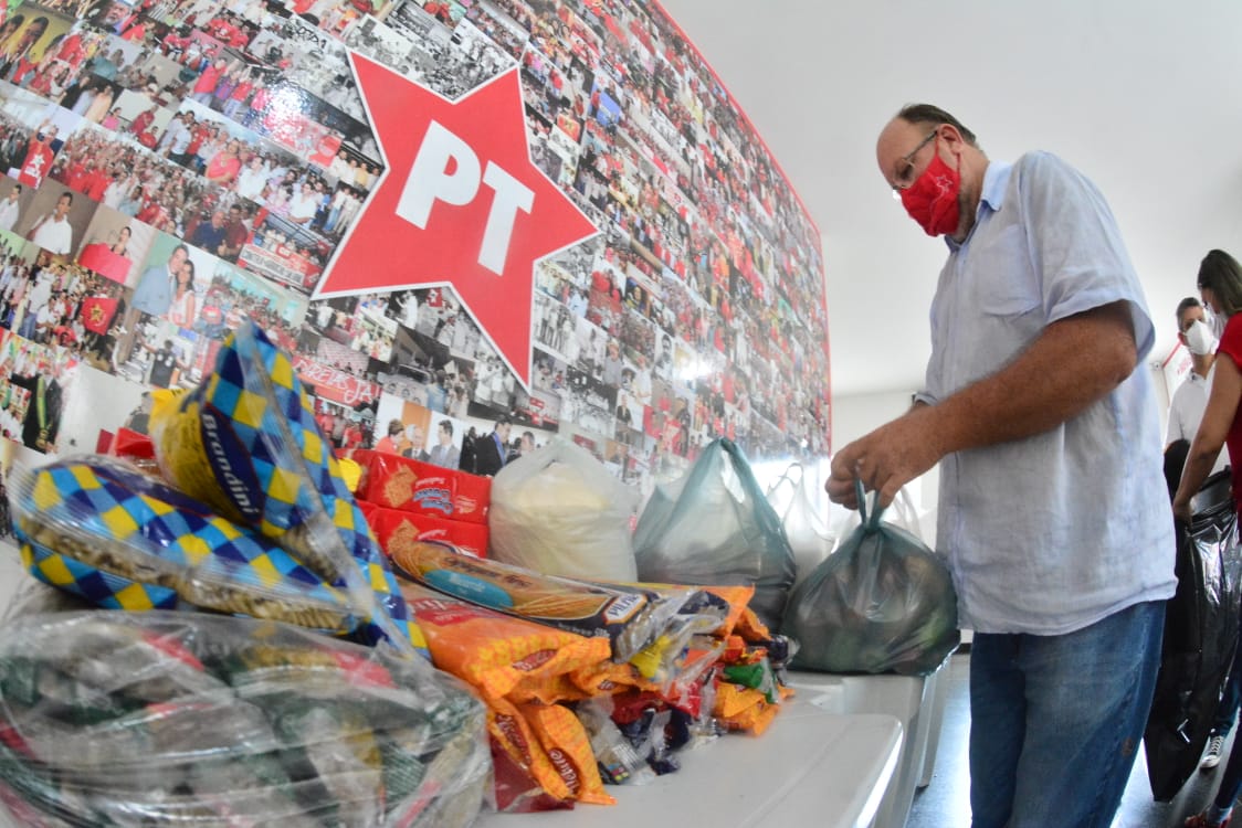 depjoaodanielpt's tweet photo. Hoje entregamos as doações à Central Única das Favelas em Sergipe (Cufa/SE),  a entidade escolhida para receber as doações. #PTSolidário #PTSergipe https://t.co/xgHLW6igrg