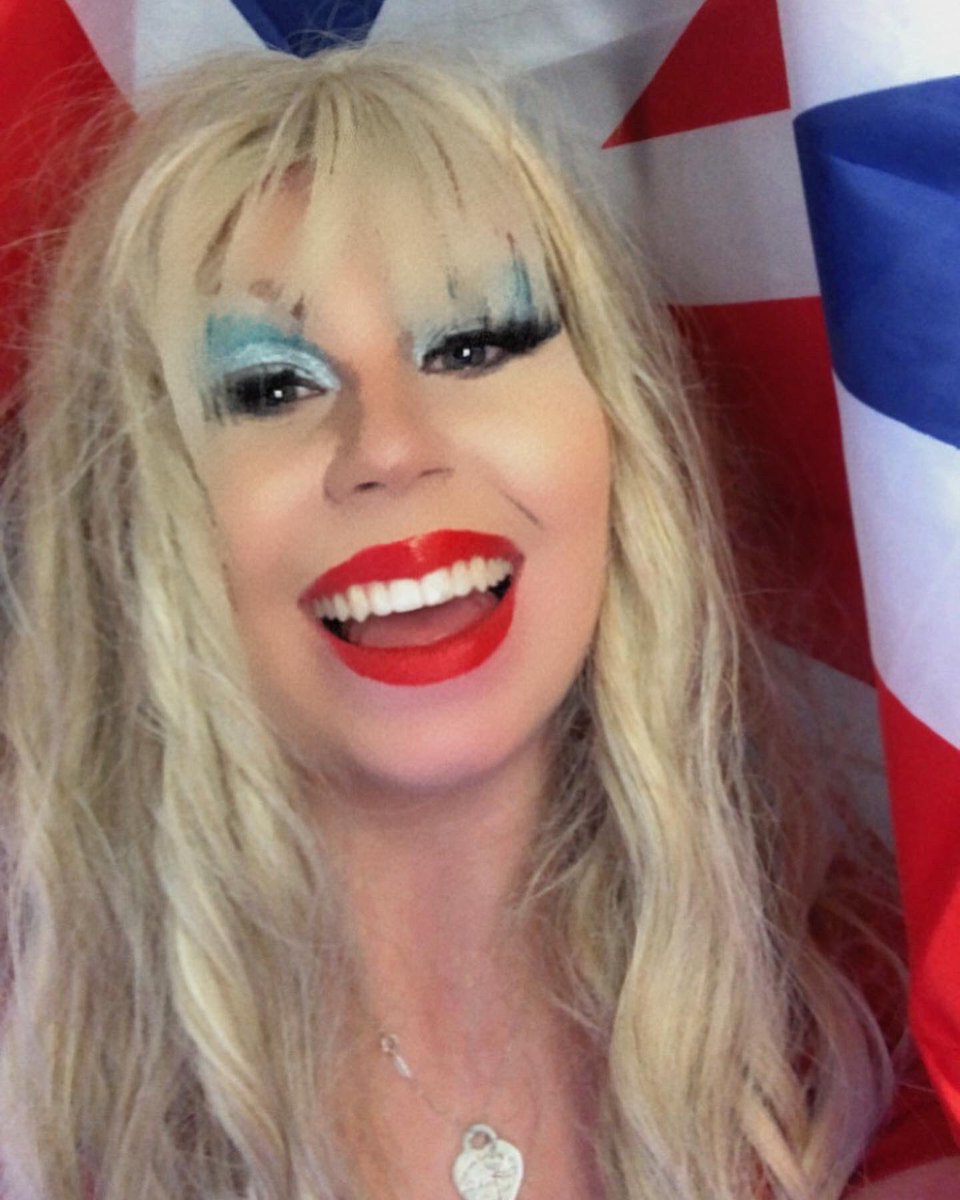 perzephone_'s tweet photo. Today’s look was inspired by @jansportnyc’s iconic red, white and blue look...but make it...✨england based✨ actually love this look, especially the freckles🥰
•
#cisfemaledragqueen #rosequartzdragqueen #dragqueen #janjanjan #jansportnyc #unionjack #redwhiteblue https://t.co/FoZvyAcXdh