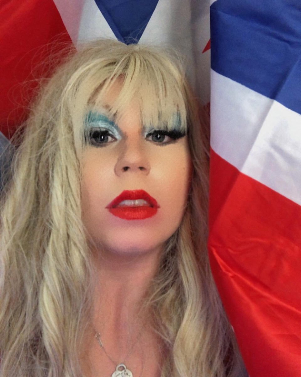 perzephone_'s tweet photo. Today’s look was inspired by @jansportnyc’s iconic red, white and blue look...but make it...✨england based✨ actually love this look, especially the freckles🥰
•
#cisfemaledragqueen #rosequartzdragqueen #dragqueen #janjanjan #jansportnyc #unionjack #redwhiteblue https://t.co/FoZvyAcXdh