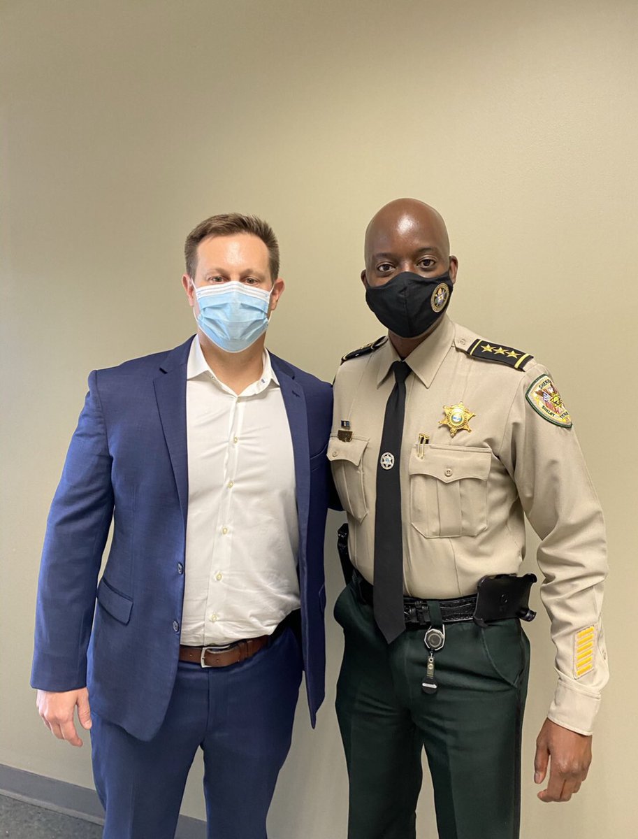 Chief_Buckner's tweet photo. Huge thanks to head Memphis football coach Ryan Sliverfield for speaking with our law enforcement recruits! Coach Silverfield delivered an inspiring speech to the recruits &amp; expressed his gratitude for their willingness to serve the citizens of Memphis &amp; Shelby County. #gotigers https://t.co/9BoEmZYKfm
