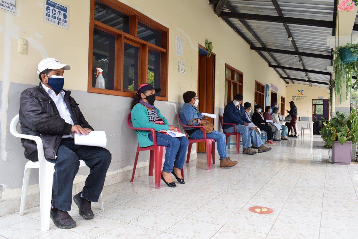 Salud_Loja's tweet photo. #Loja | En el Centro del Adulto Mayor de Vilcabamba en una nueva jornada de vacunación contra la #COVID19 se inoculó a adultos mayores de las parroquias Vilcabamba, Yangana y Malacatos. #EcuadorSeVacuna https://t.co/Hk92ql3Iek