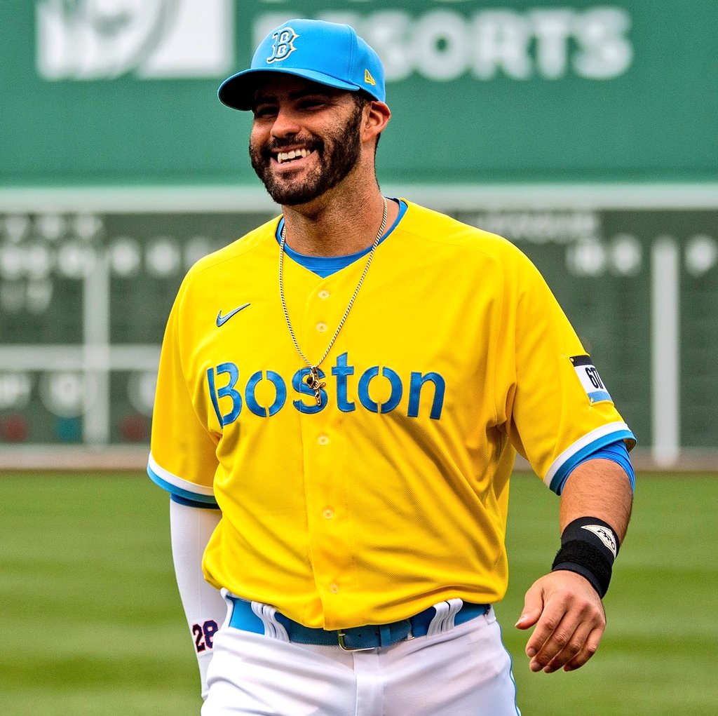 Chris Creamer  SportsLogos.Net on X: The Boston #RedSox are debuting  their yellow Nike City Connect uniform this afternoon against Chicago.  Check out our chat with Nike and the BoSox about why