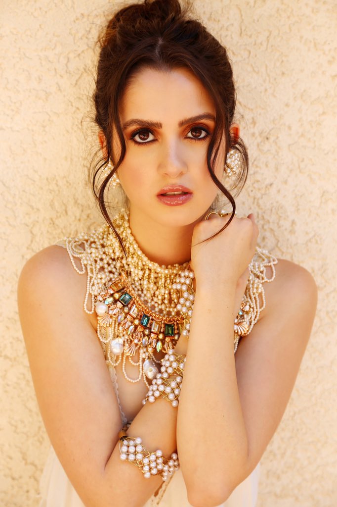 lauramarano's tweet photo. I’ve realized I love hugging myself in pictures....anyways, you should probs stream #HWYRemix cause it’s like giving yourself a big hug, you know?? Click this link: https://t.co/9NxKrISMbT https://t.co/7vn1wsMIJX
