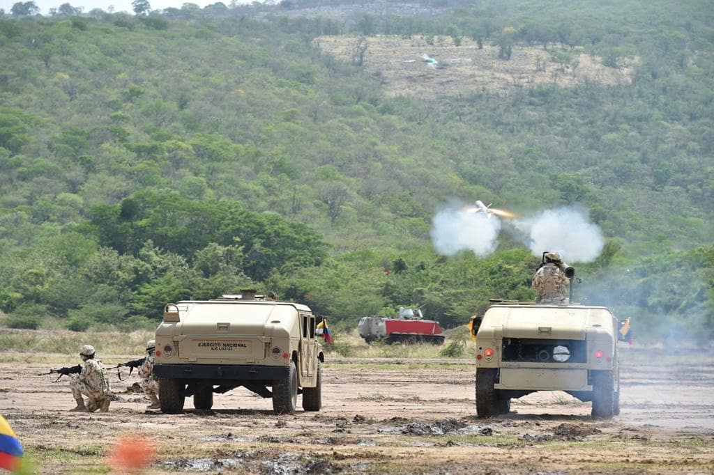 Blindados a Rueda del Ejército Bolivariano - Página 9 EzNQK3-VEAQjD9A?format=jpg&name=medium