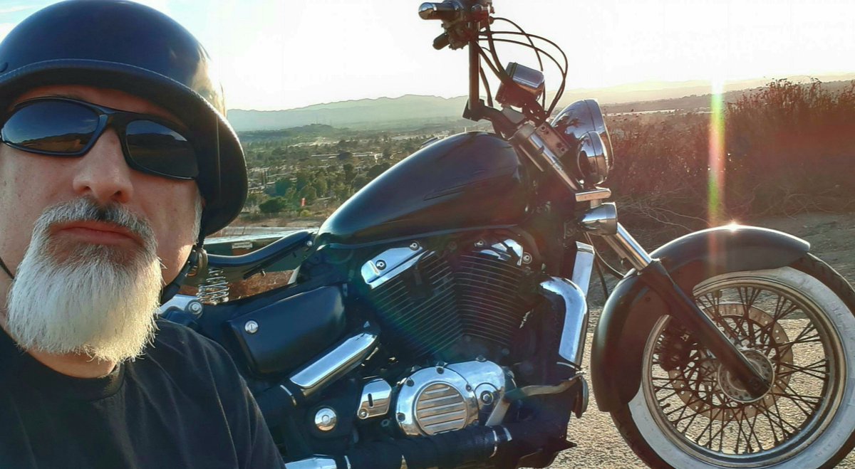 ConradViz's tweet photo. I Race the Rain 🌨
I Ride the Wind 🌬
I Chase the Sun ☀️
#livefree #ridefree #diefree #porvida #biker4life  #livetoridetolive #sfv
#sangernandovalley #sunset #ftw #biker #chicanostyle #vatoloco #socal #motorcycles #viclas #bobbers #rideordie https://t.co/8EmLYCZyMt