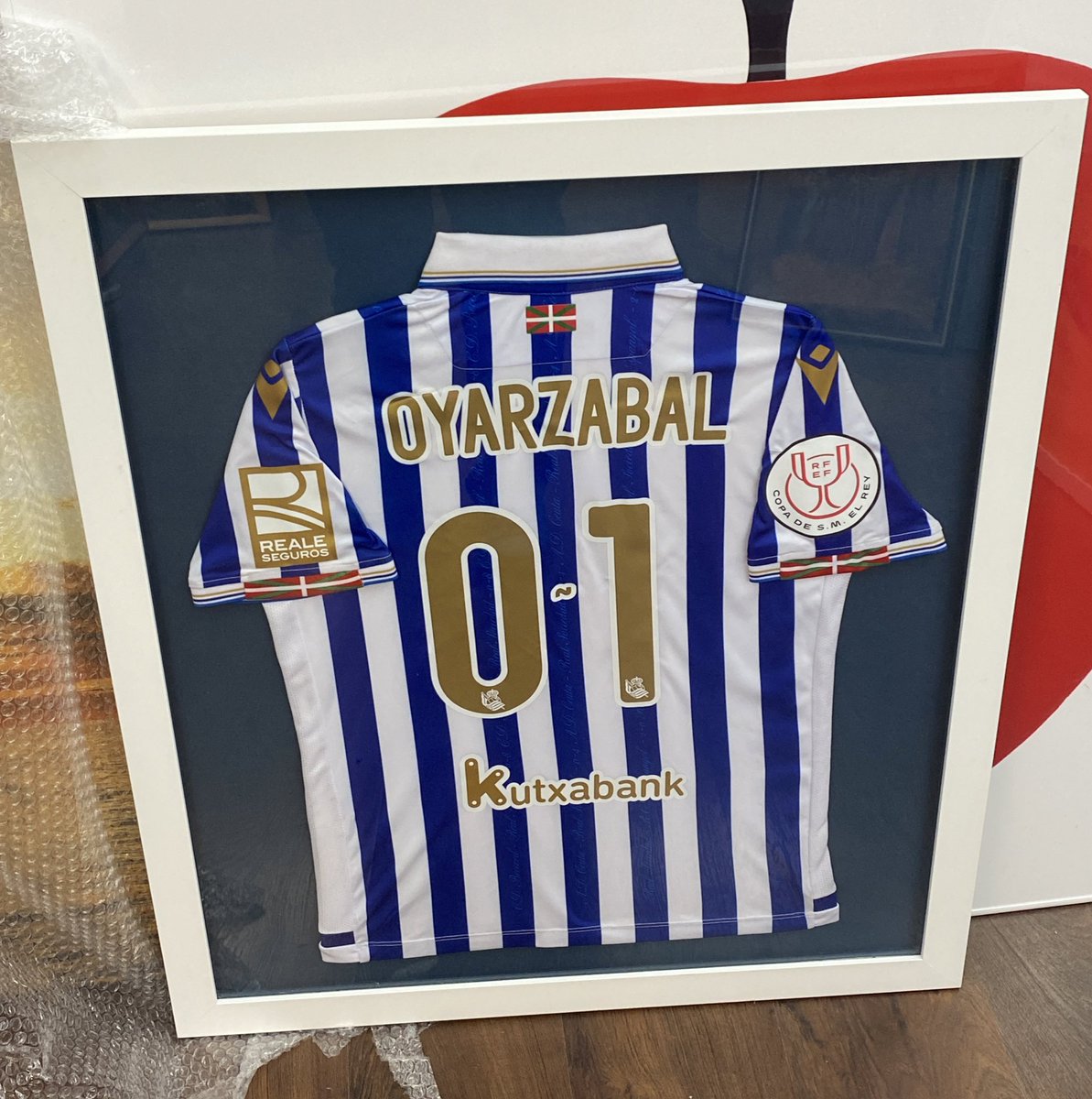 chalo84's tweet photo. @gorkaotxoa @mikel10oyar @RealSociedad Ser de la real es un #PRIVILEGIO y reenmarcaría esta camiseta si me tocase ese trocito de historia... https://t.co/ry7haCsbLi