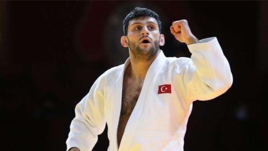 Avrupa Judo Şampiyonası'nda altın madalya kazanarak Avrupa şampiyonu olan Milli Sporcumuz Vedat Albayrak'ı yürekten kutluyor, başarılarının devamını diliyorum.
Tebrikler Şampiyon👏🥇🏆🇹🇷