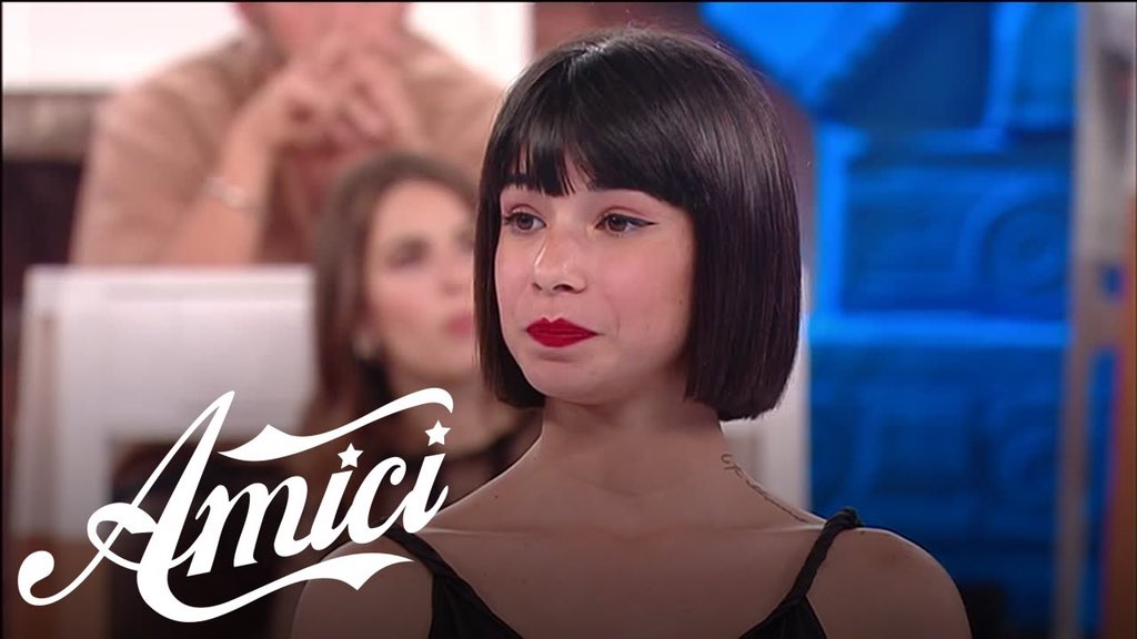 notizie_meme's tweet photo. E QUI TUTTI MUTI.

#Amici20 https://t.co/OzUZ3eInT7