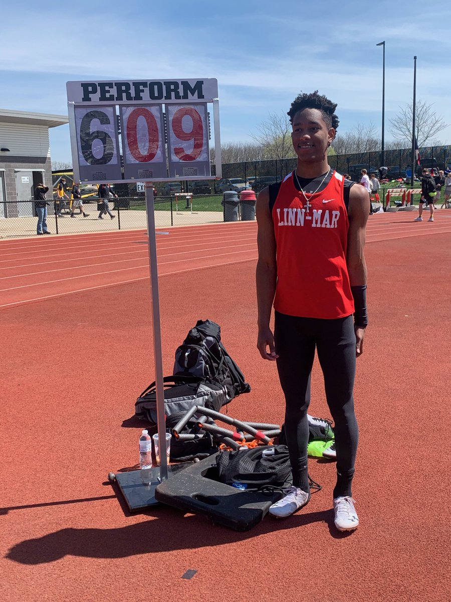 Congrats to TJ Jackson on his record setting jump of 6’9” today! ⁦<a href="/LMBoys_Track/">LM Boys Running</a>⁩