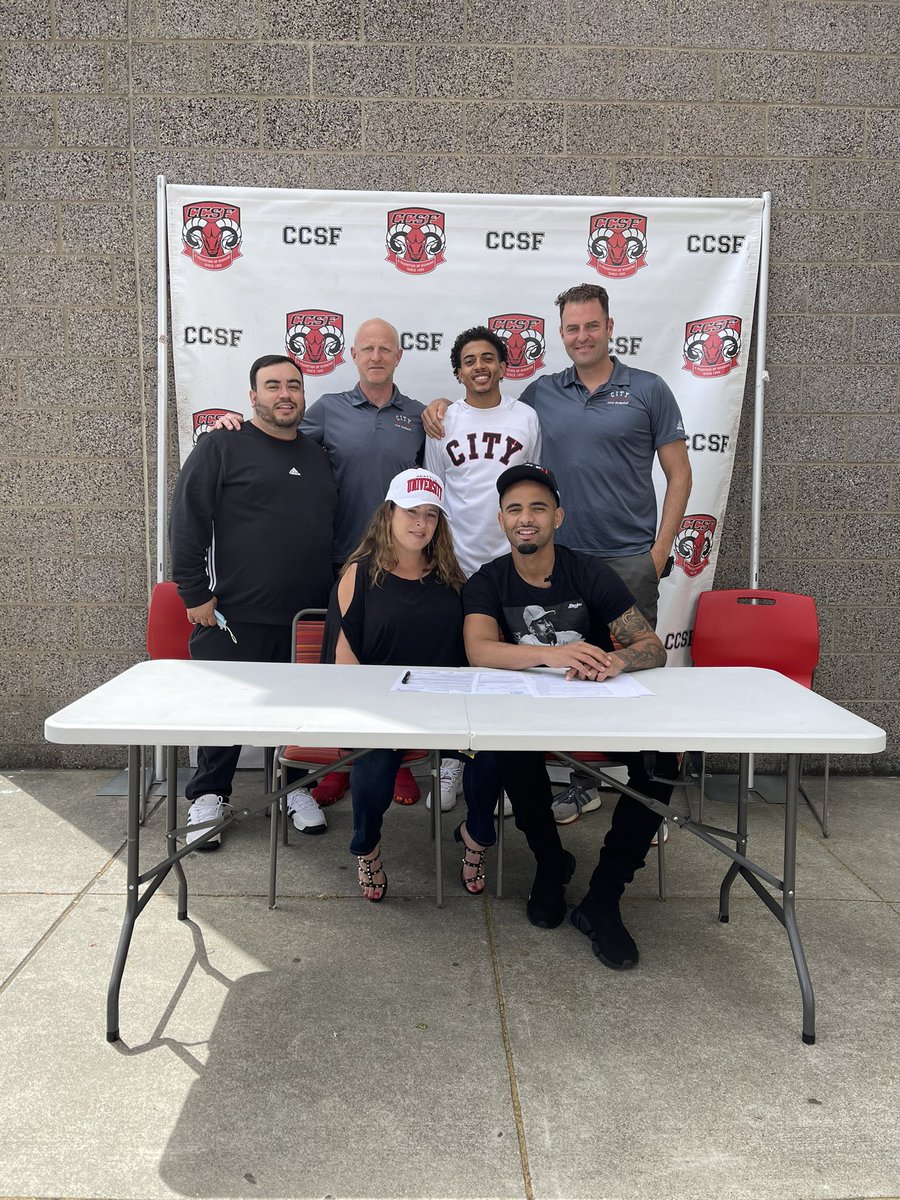 CCSFMBB's tweet photo. ￼A few pictures from yesterday when Kyree brown signed his Letter of Intent with @seattleumbb. #wegetplayersout💯 #CCSFpartyof4atSeattleU https://t.co/IrwYOsEos4
