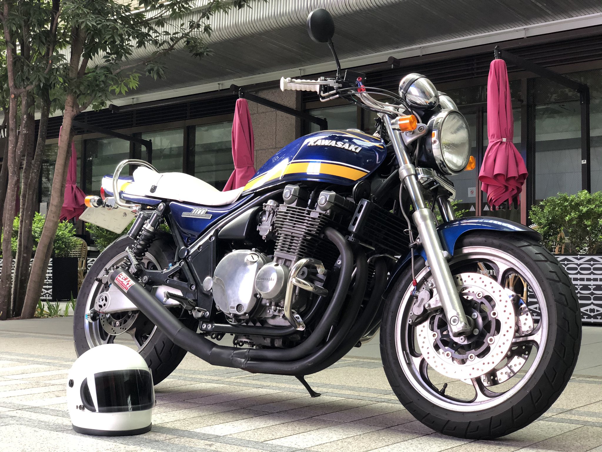 こて Zep1100 Cb250t 日本橋は照明付きでゼファーくんがすごく映える場所 カワサキ ゼファー1100 白シート ショート菅 バイク 旧車 旧車 ゼファー 空冷 ミーティング 東京ディズニーリゾート 東京 相互フォロー バブ ザリ Z2 Cbx